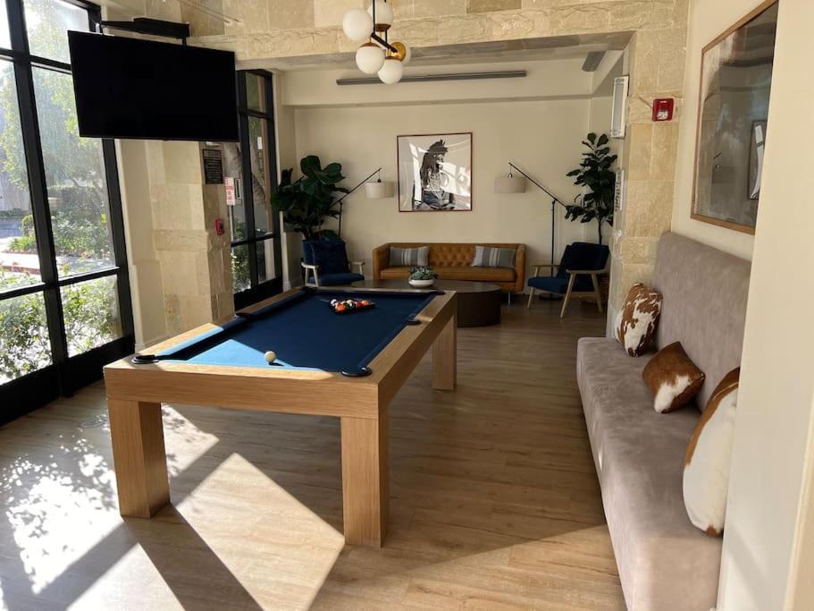Luxury Modern Condo 3-Min From Six Flags W/Ps5, 1Gb Fast Wi-Fi Kingbed سانتا كلاريتا المظهر الخارجي الصورة