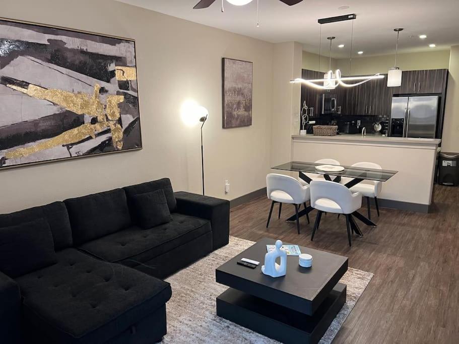 Luxury Modern Condo 3-Min From Six Flags W/Ps5, 1Gb Fast Wi-Fi Kingbed سانتا كلاريتا المظهر الخارجي الصورة