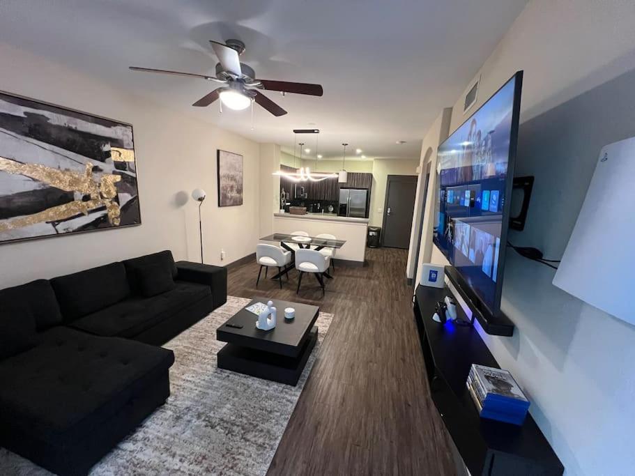 Luxury Modern Condo 3-Min From Six Flags W/Ps5, 1Gb Fast Wi-Fi Kingbed سانتا كلاريتا المظهر الخارجي الصورة