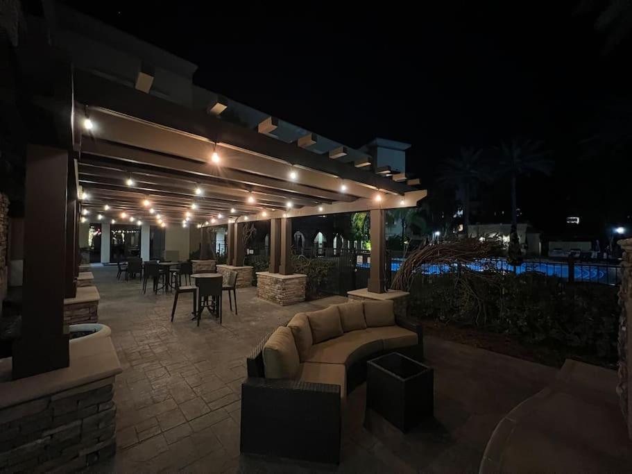Luxury Modern Condo 3-Min From Six Flags W/Ps5, 1Gb Fast Wi-Fi Kingbed سانتا كلاريتا المظهر الخارجي الصورة