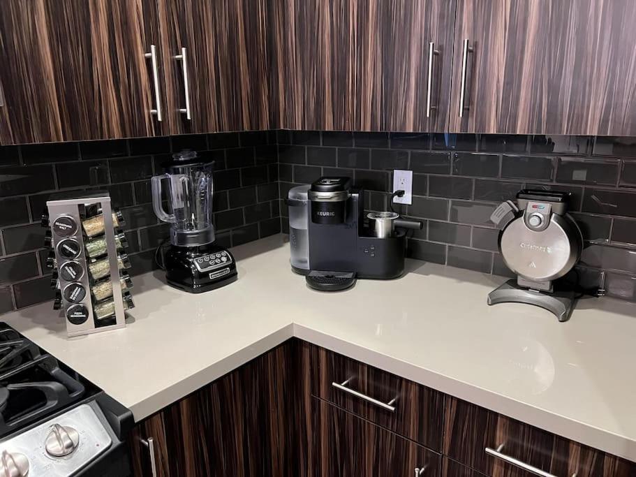 Luxury Modern Condo 3-Min From Six Flags W/Ps5, 1Gb Fast Wi-Fi Kingbed سانتا كلاريتا المظهر الخارجي الصورة