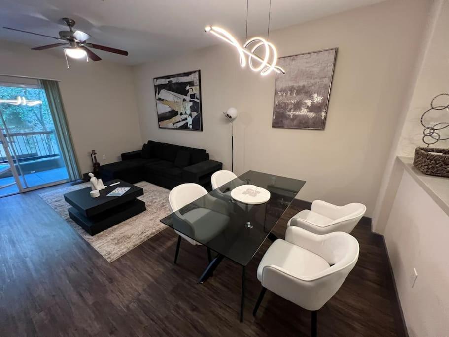Luxury Modern Condo 3-Min From Six Flags W/Ps5, 1Gb Fast Wi-Fi Kingbed سانتا كلاريتا المظهر الخارجي الصورة
