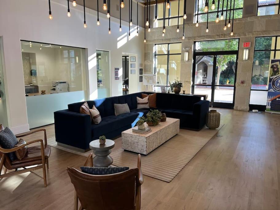 Luxury Modern Condo 3-Min From Six Flags W/Ps5, 1Gb Fast Wi-Fi Kingbed سانتا كلاريتا المظهر الخارجي الصورة